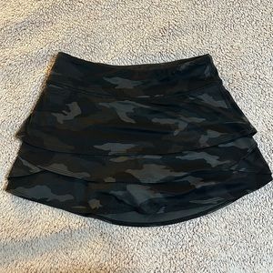 🌙 Athleta Girl Medium 8-10 year old black shirt camo